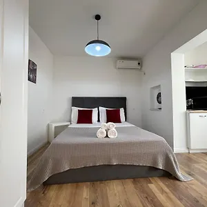 Opera Apartments - Choose Balkans Aparthotel